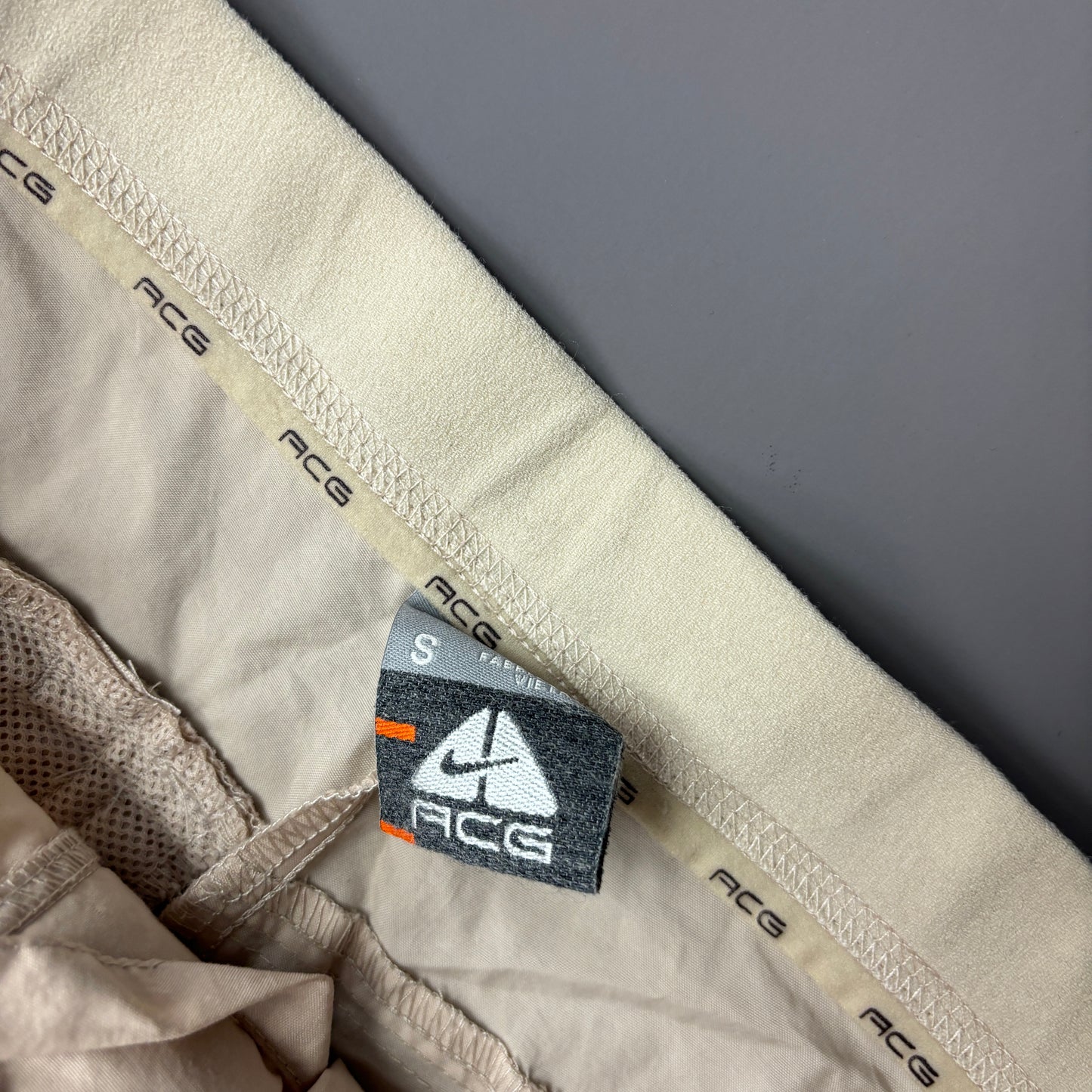 Pantalones deportivos/shorts Nike ACC (S)