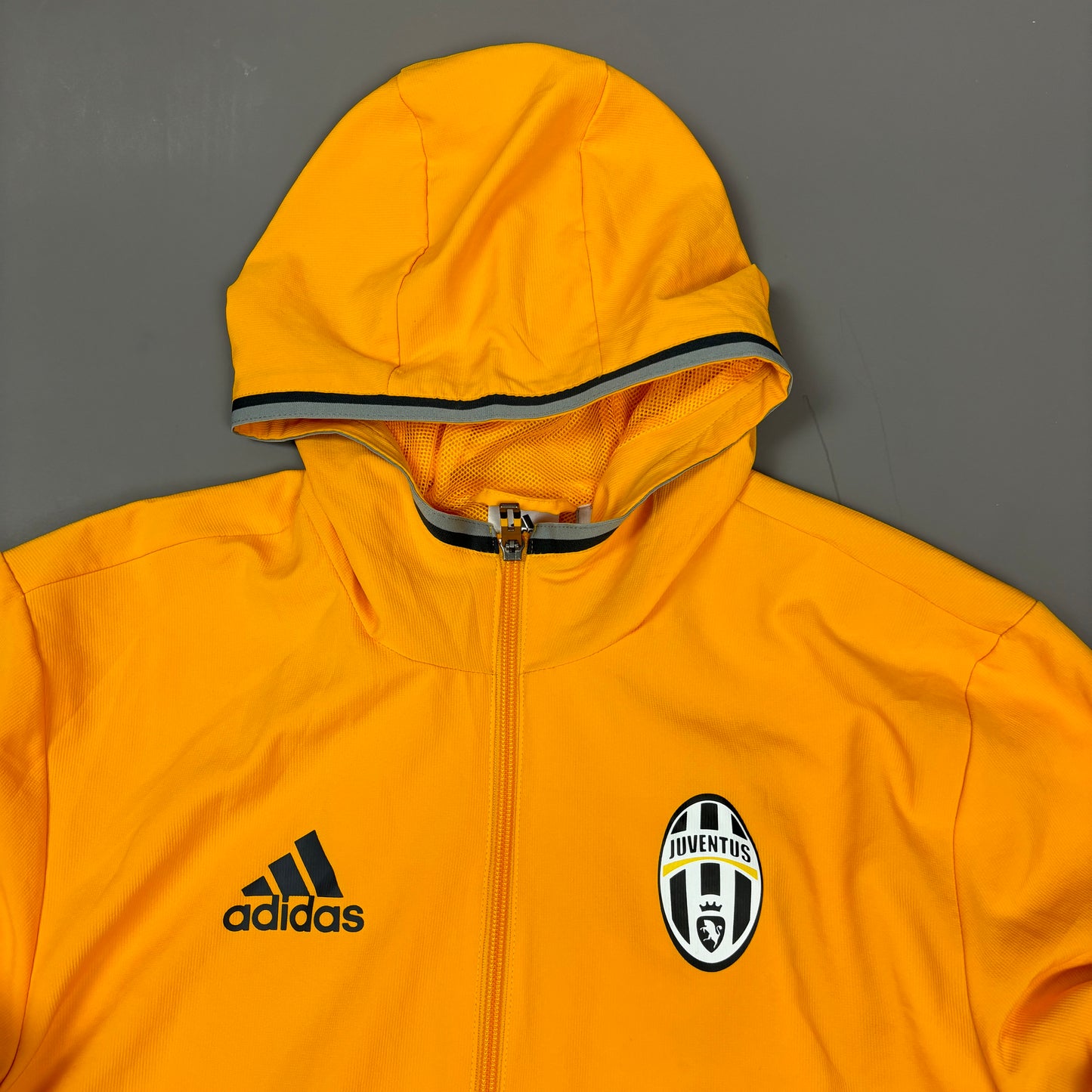 Chaqueta deportiva Adidas Juventus (S y XL)